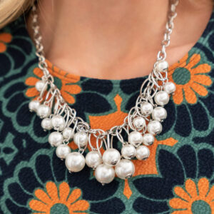 powerhousepose whitenecklace1