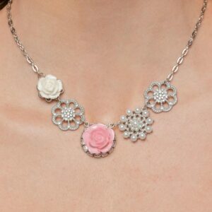 teapartyfavors pinknecklace1